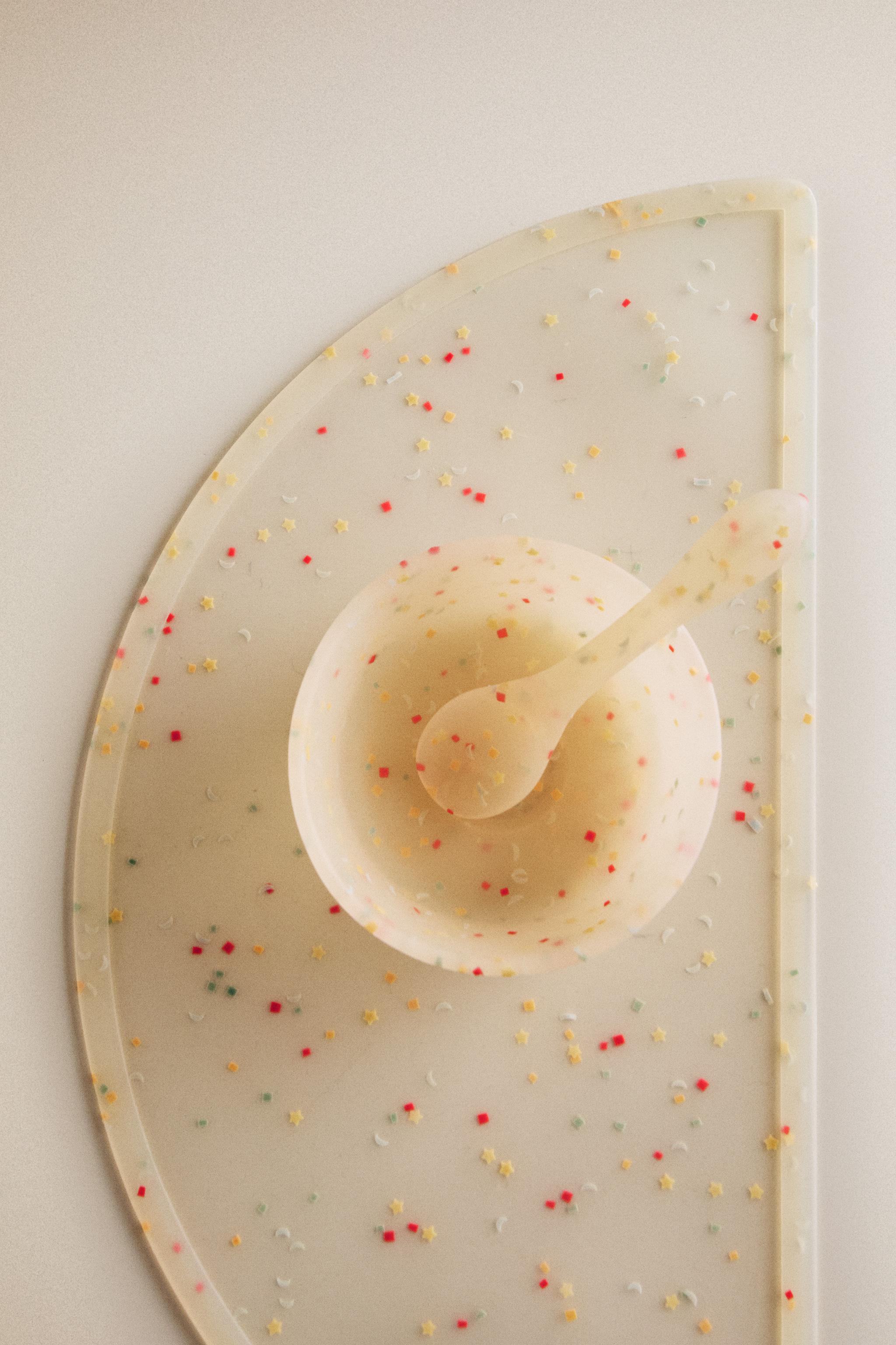 KIDS’ SILICONE CONFETTI PLACEMAT